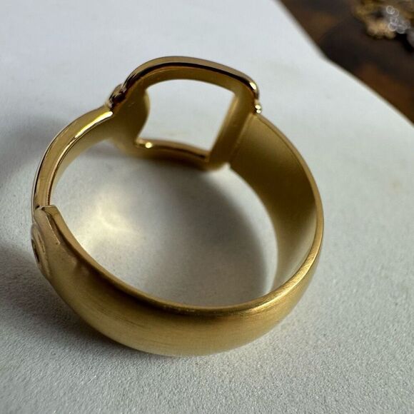 Gucci Horsebit Gold Tone Scarf Ring - Picture 7 of 8